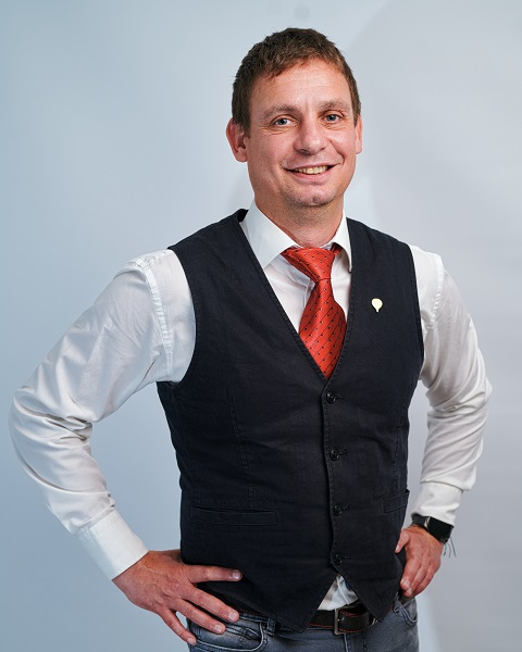  Peter Vozár