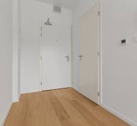 Predaj 1i bytu v novostavbe Čerešne s balkónom, klimatizáciou a výhľadom_chodba