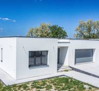 ALL INCLUSIVE I NA PREDAJ 4 IZBOVÁ NOVOSTAVBA S DVOJGARÁŽOU, ZP: 298,58 M2, PP: 1072 M2 I DUNAJSKÁ STREDA