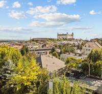 Prenájom veľkometrážného 3i bytu s terasou a výhľadom na hrad na Palisádoch- Červeňova ul. Staré mesto_výhľad z terasy