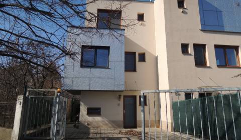 Pronájem Rodinný dům, Rodinný dům, Jurská, Bratislava - Nové Mesto, Sl