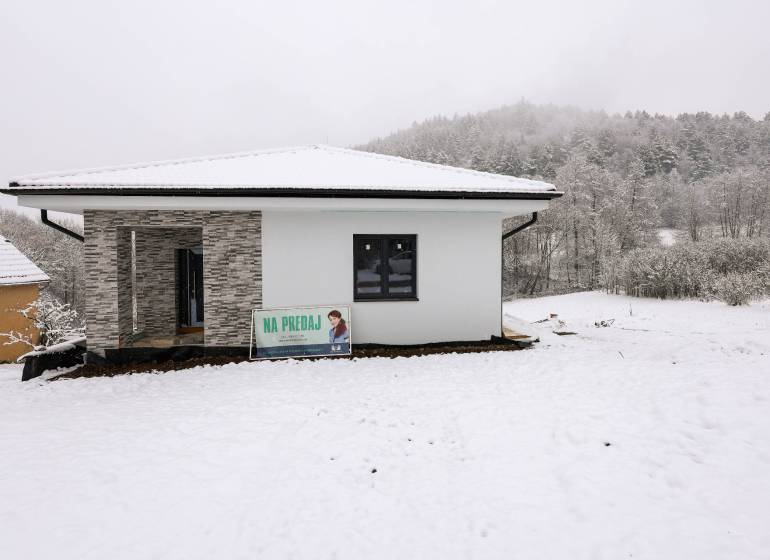 Rodinný dom s veľkým pozemkom v obci Stožok