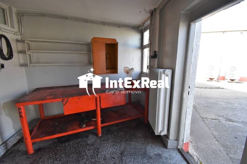 Na prenájom budova na podnikanie, 625 m², Sereď, viac na: https://reality.intexreal.sk/