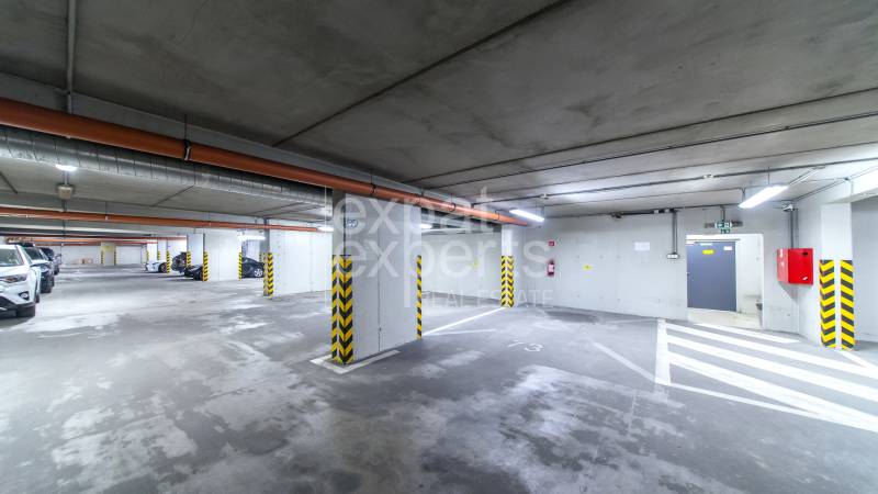 19 parking1.jpg