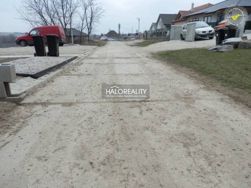 Bojničky Pozemky - bydlení prodej reality Hlohovec