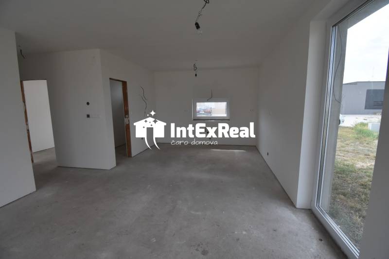 Už dokončený dom v holo, predaj aj na kľúč, Galanta, viac na: https://reality.intexreal.sk/