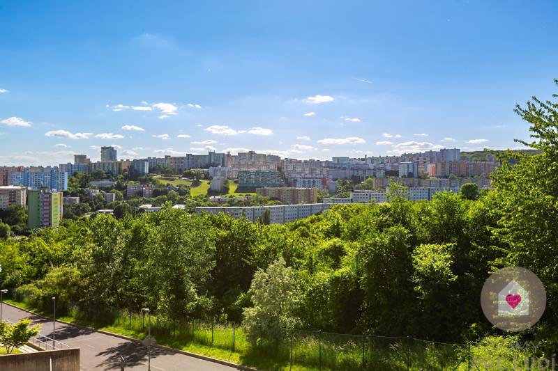 Predaj veľkometrážného 3 i bytu_Karlova Ves_124 m2_terasa_parking_uzavretý areál_výhľad