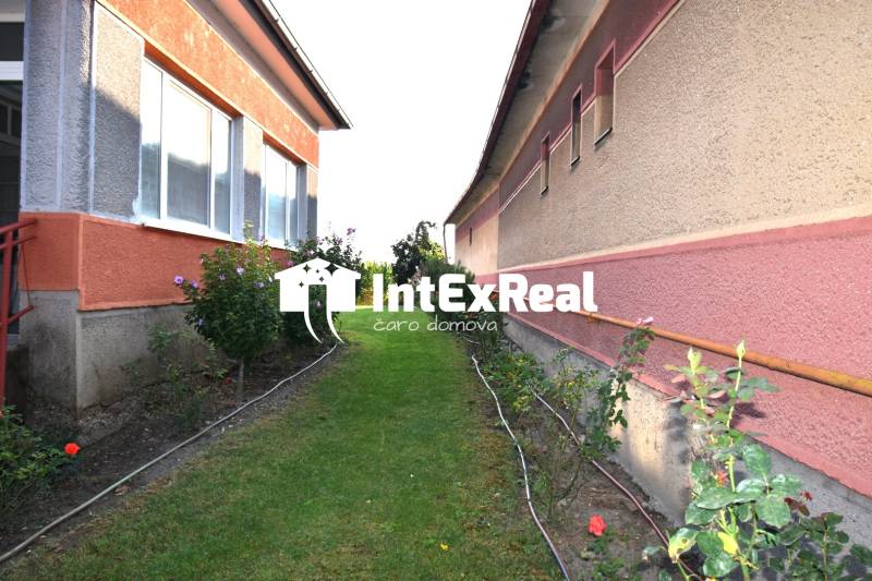 Rodinný dom v srdci obce, predaj, 10 á,  Veľké Úľany, viac na: https://reality.intexreal.sk/