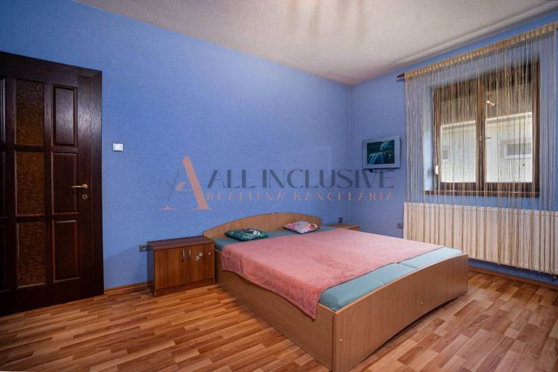 ALL INCLUSIVE | NA PREDAJ VEĽKOMETRÁŽNY 5 IZBOVÝ RODINNÝ DOM S GARÁŽOU, VYDRANY