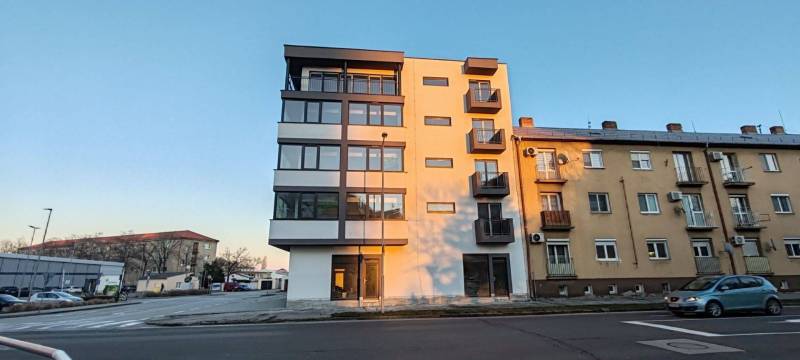 ALL  INCLUSIVE  REAL  / PERFEKTNÝ 2 IZBOVÝ  BYT  58 M2  ESTERHÁZY-  BYTY  GALANTA