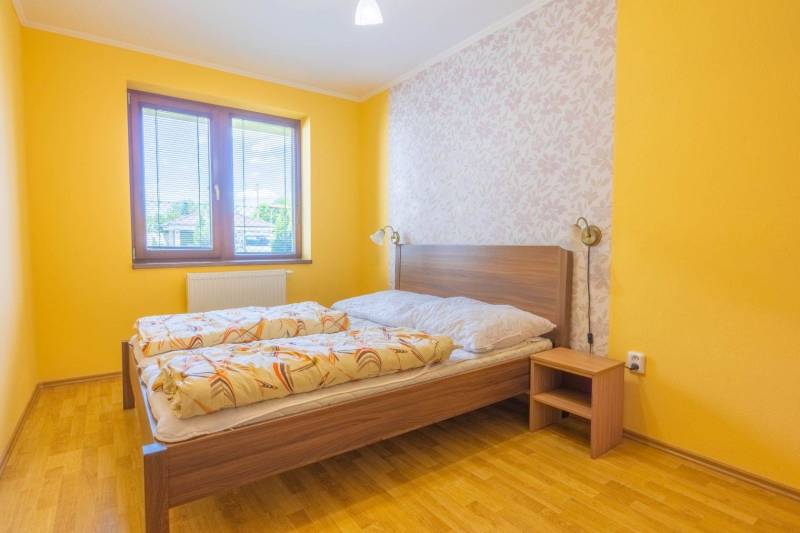 NA PREDAJ: APARTMÁNOVÝ DOM, VEĽKÝ MEDER