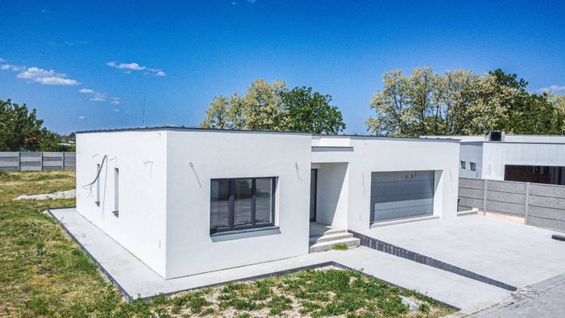 ALL INCLUSIVE I NA PREDAJ 4 IZBOVÁ NOVOSTAVBA S DVOJGARÁŽOU, ZP: 298,58 M2, PP: 1072 M2 I DUNAJSKÁ STREDA