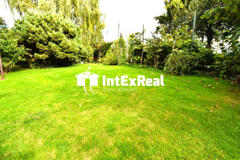 Pôvabný domov  v tíšku obce Veľké Úľany,  na predaj 7 izb. RD  , viac na: https://reality.intexreal.sk/