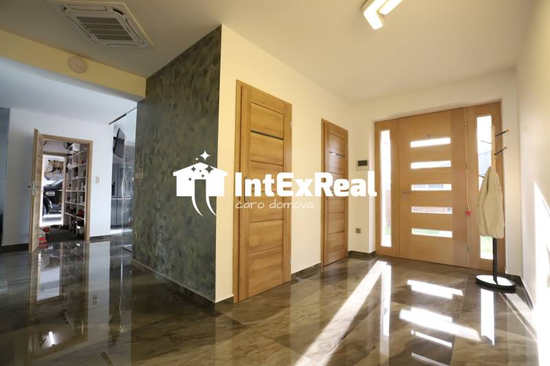 Pre náročných, vysnívaný domov na predaj, Veľký Meder, viac na: https://reality.intexreal.sk/