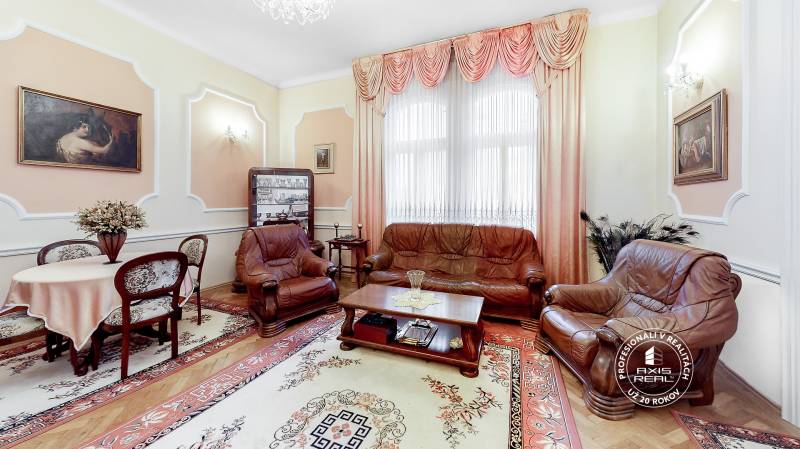 4-izbovy-byt-Bratislava-I-Stare-Mesto-ulia-Palisady-Living-Room.jpg