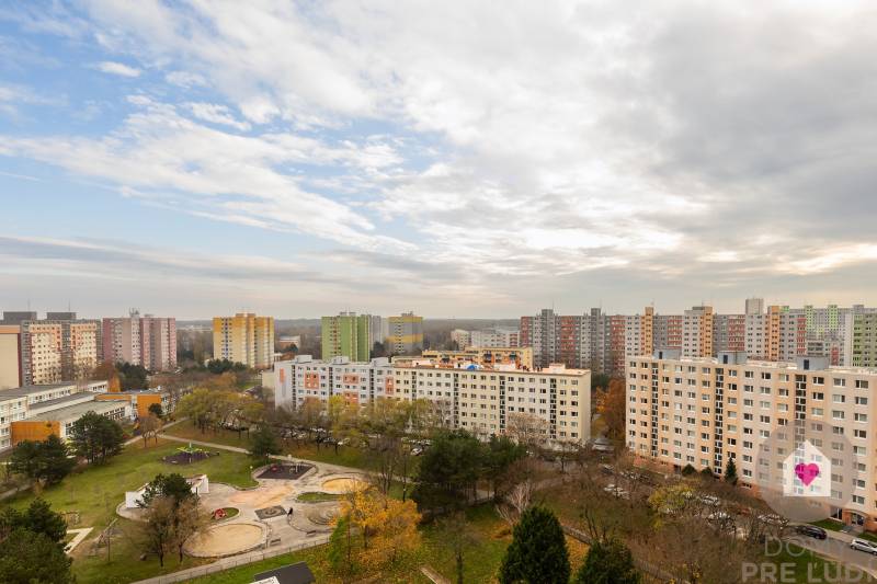 Predaj 2i bytu s 2 lodžiami a pivnicou v TOP lokalite na Gessayovej ul._výhľad